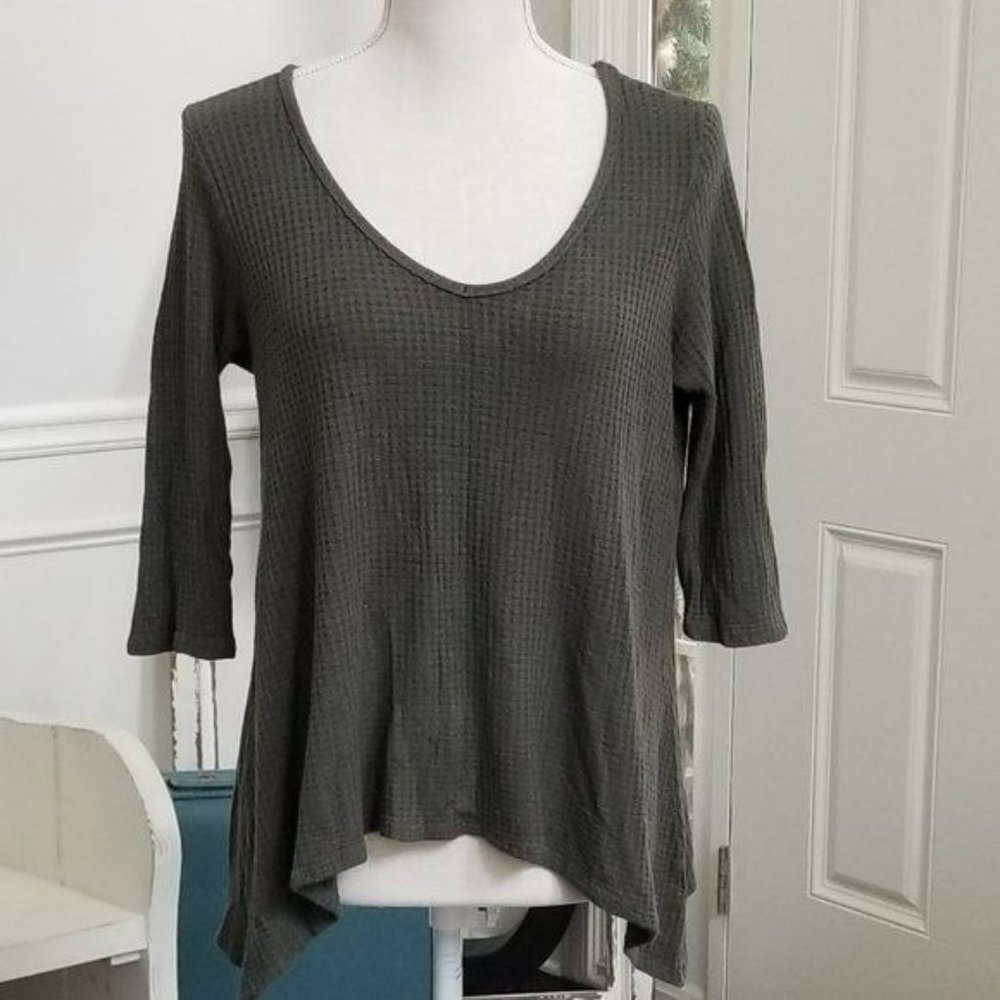 About A Girl Los Angeles Olive Thermal Asymmetrical Top Elbow Sleeve Size Large